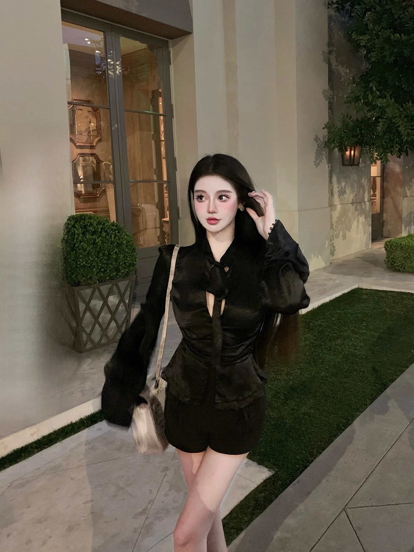 

Изысканная блузка с вышивкой и бантом из ультракачественного атласа с узором, покоряющая сердца, с длинными рукавами