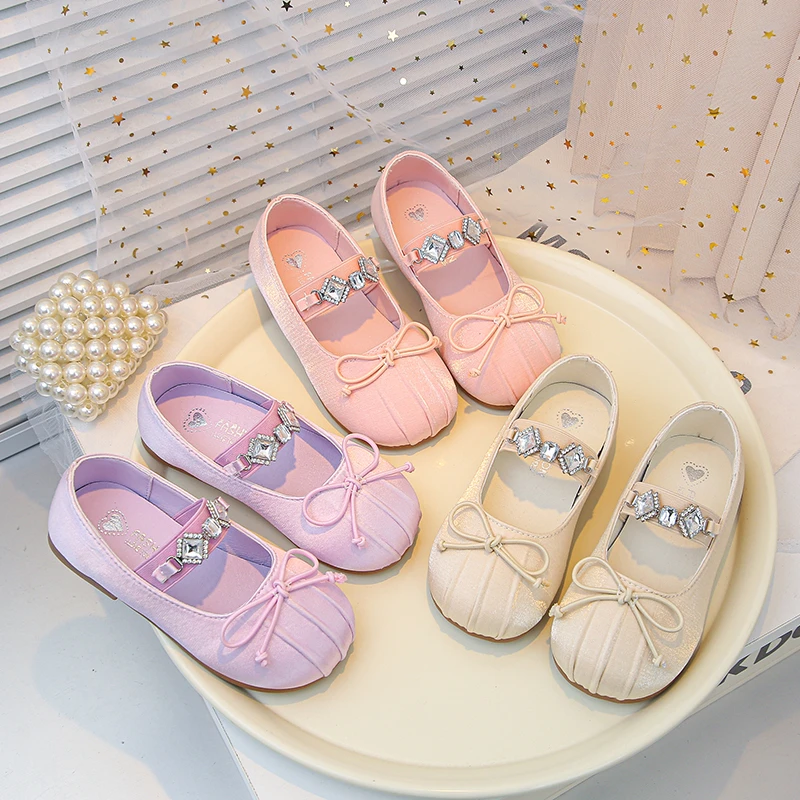 

Детские балетки на плоской подошве, весенне-осенние балетки для девочек, модные роскошные повседневные детские кожаные туфли принцессы со стразами, универсальные слипоны