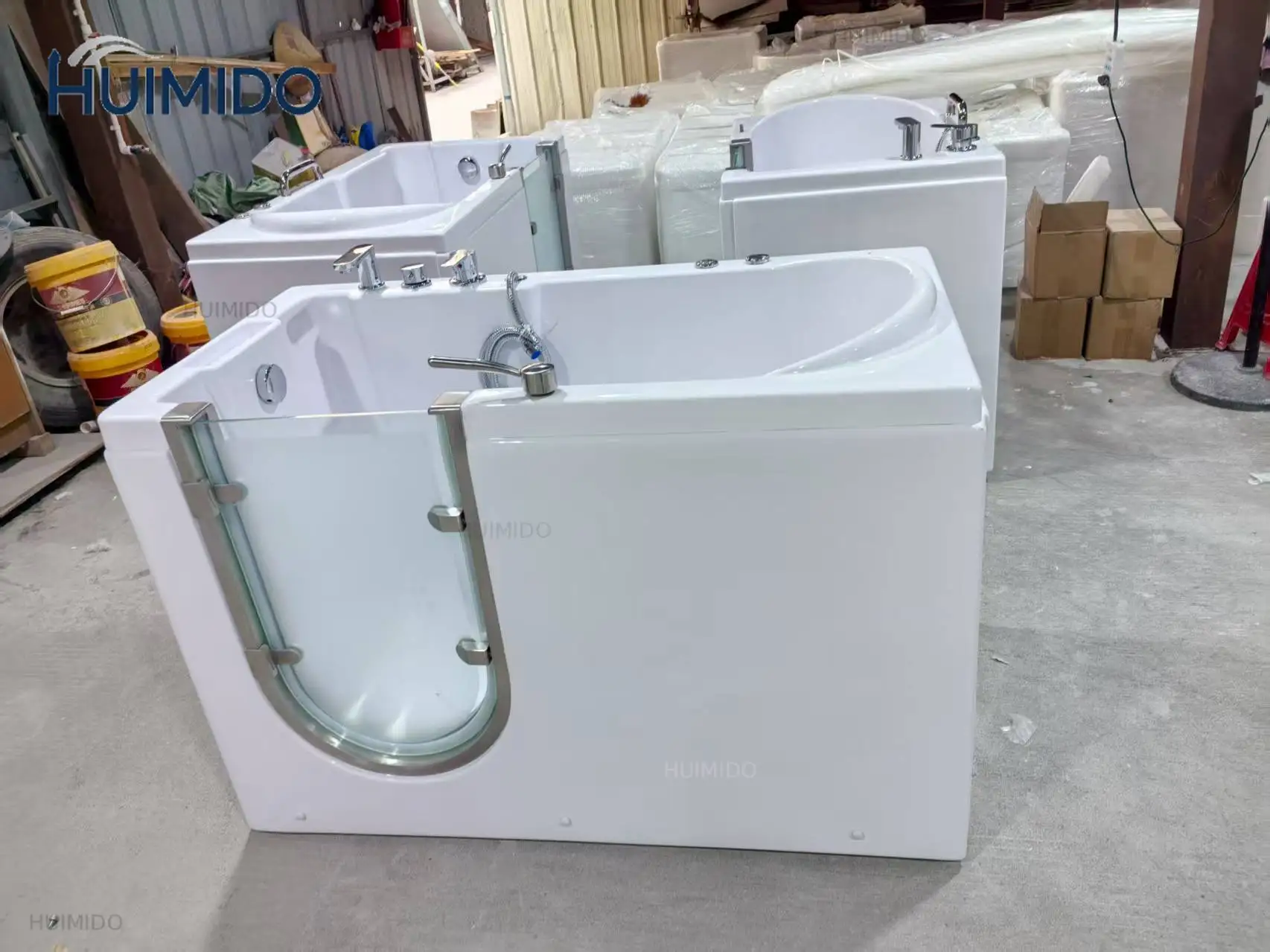 Walk-In Bathtub with Door, White Acrylic, Portable Design, Ensures Safe Bathing Experience for Elderly and Disabled Individuals