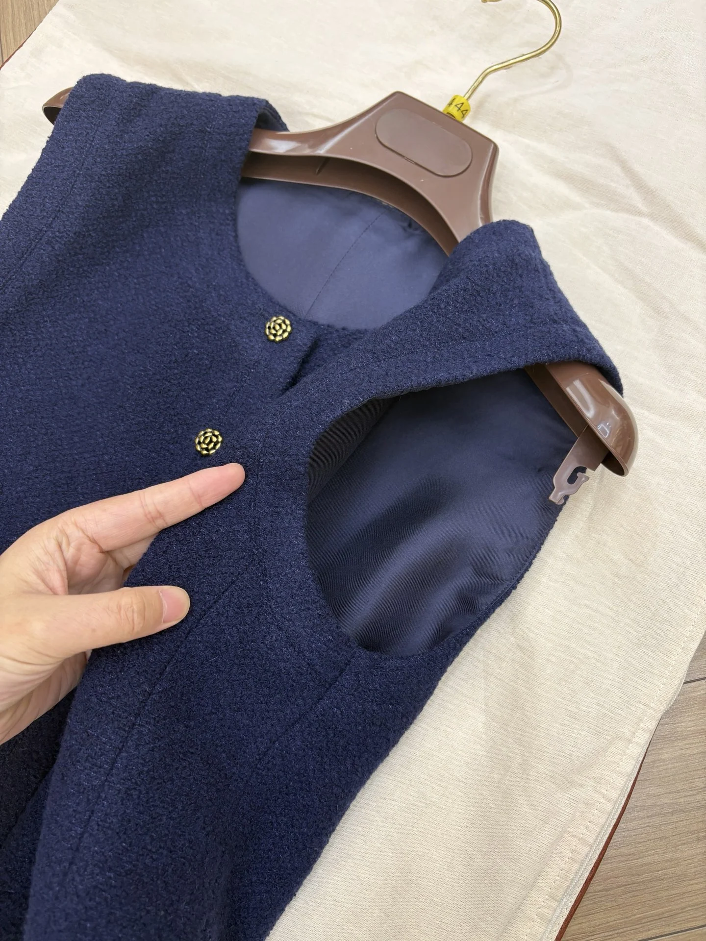 

Autumn And Winter New High Quality Fashion Casual Retro Style Vest For Women 2025