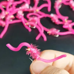 Mosca húmeda Squirmy Wormy San Juan para trucha – gusano