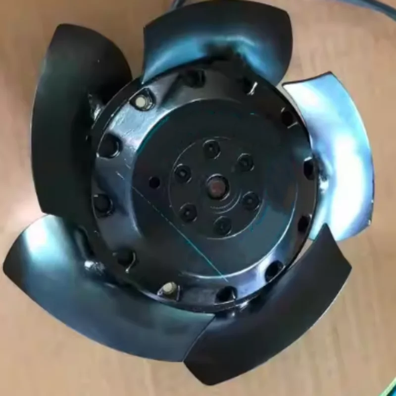 

Промышленный осевой вентилятор A2D160-AA22-05: Высокоэффективное теплоотведение для промышленных шкафов управления и электрооборудования