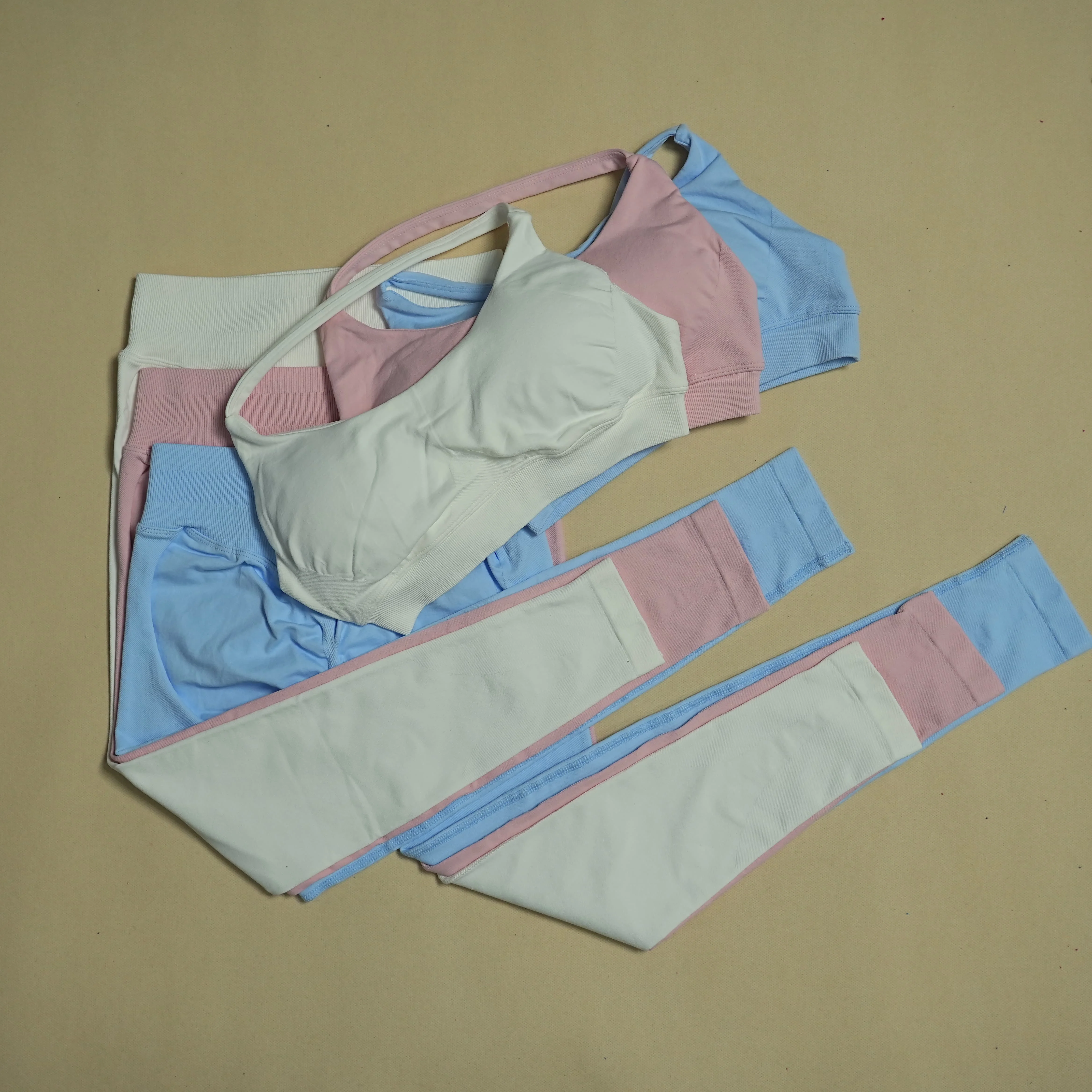 

Бесшовный комплект для йоги: женский спортивный бюстгальтер с красивой спинкой, леггинсы с эффектом персиковых ягодиц, фитнес-комплект с высокой талией для спортзала, йоги и пилатеса