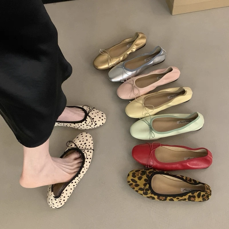 

SUOJIALUN 2026 Осенние Новые Женские Туфли-Лоферы с Круглым Носком, Модные Элегантные Туфли-Балетки без Застежек для Дам