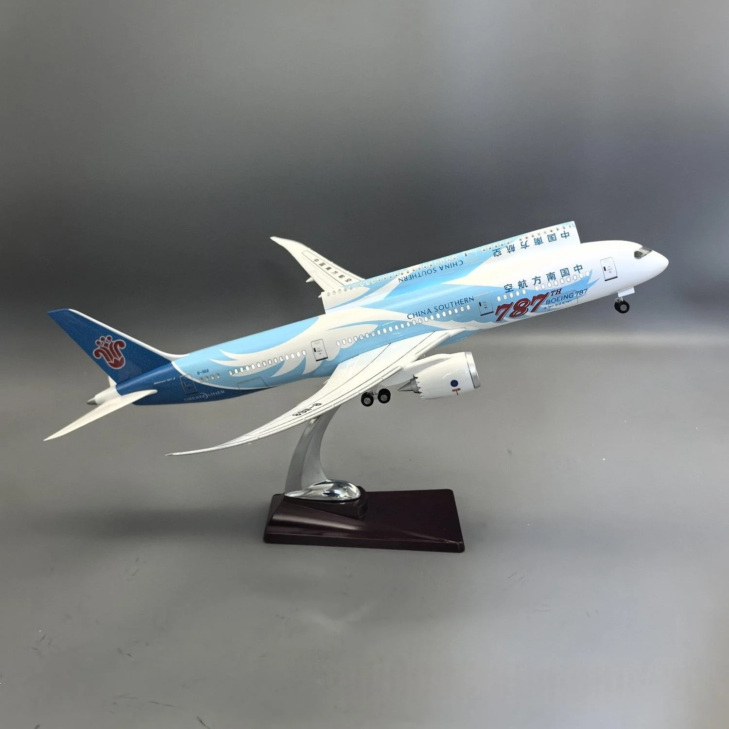New 47cm 1/150 Scale China Southern B787-9 Airplane Model Kit Cabin Door Openable for Aviation Enthusiasts Gift or Decoration