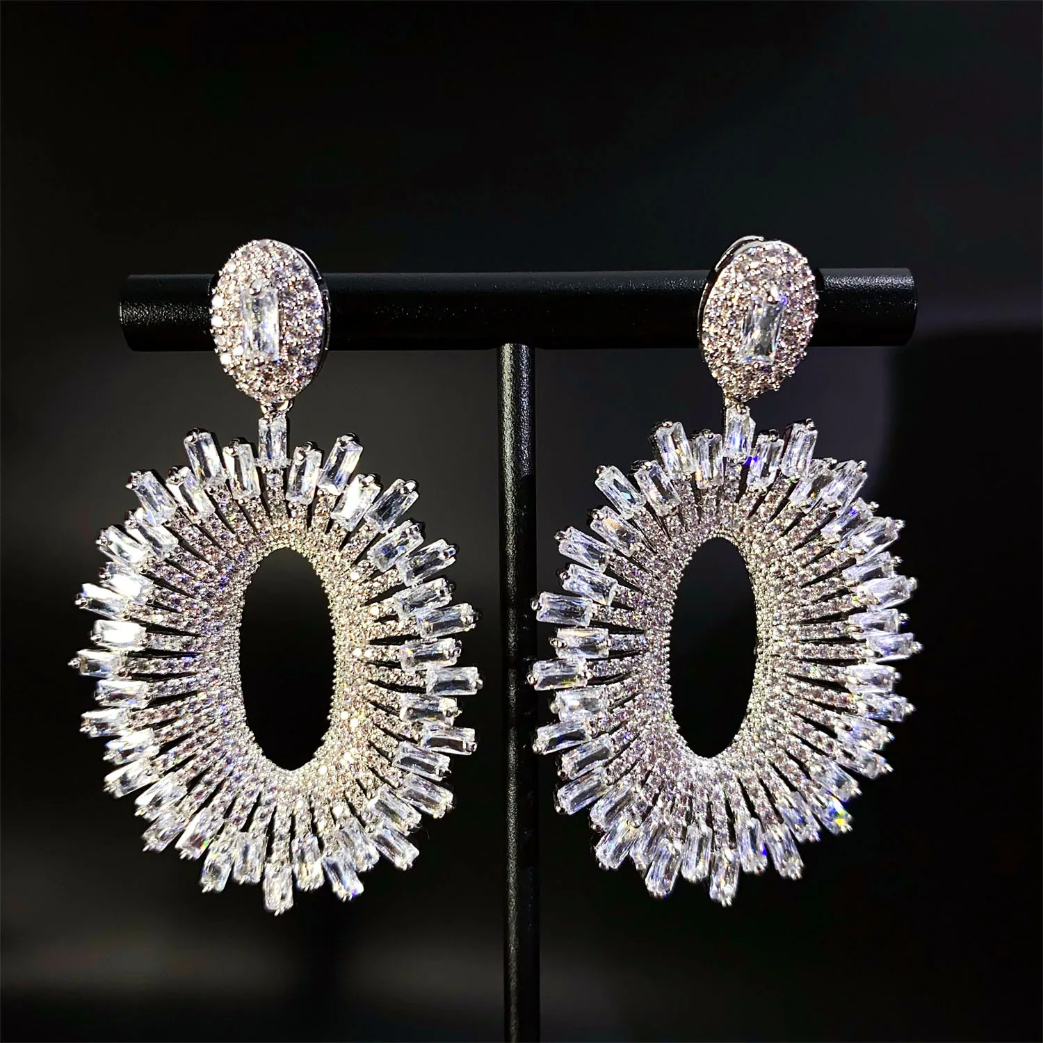 

Temperament Women's Premium Luxury Accessories Oval Earrings Shiny Jewelry Suitable for Holiday Travel Wedding Bridal Gifts E287