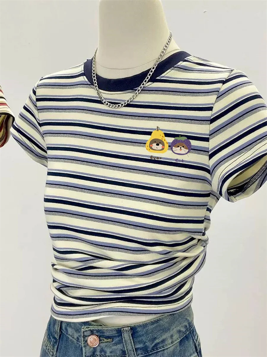 เสื้อยืดผู้ชายลายทางสีตัดกันสไตล์เรโทรสุดเท่ห์ แนวลำลองอเนกประสงค์สำหรับฤดูร้อน