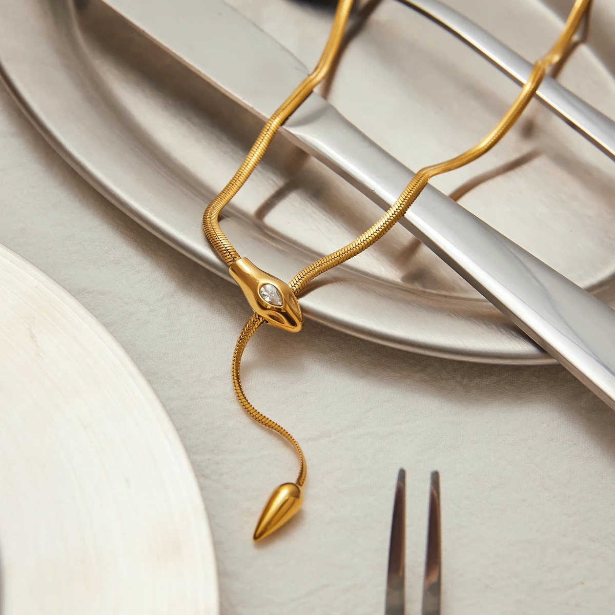 Uworld بسيط كلاسيكي الزركون اعوج قلادة 18K الذهب اللون مطلي الفولاذ المقاوم للصدأ اعوج سلسلة تكويم سلسلة المرأة