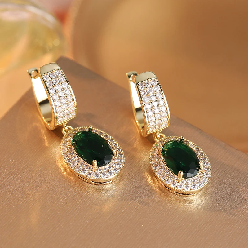 Luxuriöse Eingelegte Weiß-Grüne CZ Hängeohrringe für Damen Elegante Goldfarbene Geometrische Alltags- und Partyschmuck Jubiläumsgeschenk – Detail 1