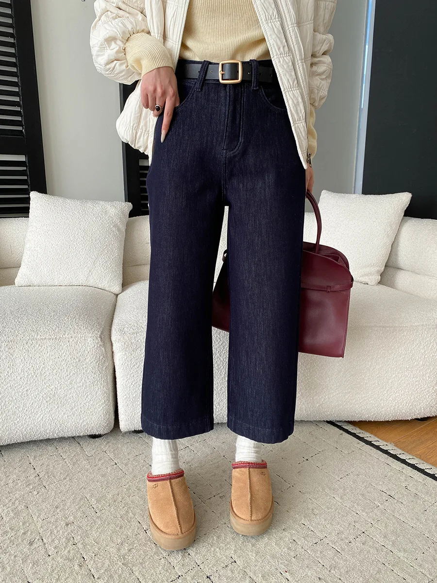 กางเกงยีนส์ทรงตรงขากว้างเอวสูงสีพื้นเรียบง่ายสำหรับผู้หญิง ช่วยให้ดูผอมเพรียว