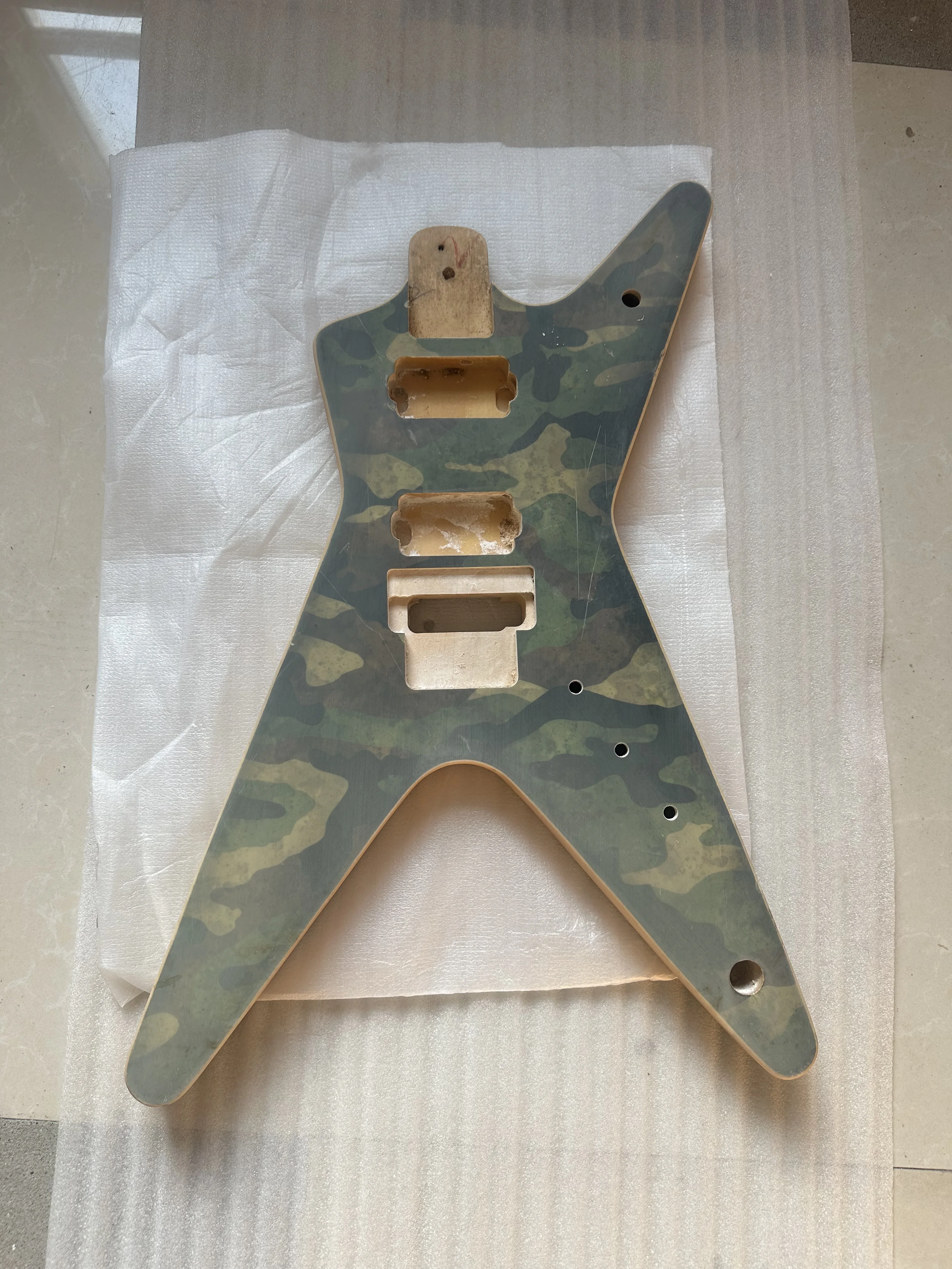 Original Electric Guitar Body,Scratches,6 Strings,Special Shape Barrel,Finished Floyd Rose,Tremolo Bridge,Stock Defective