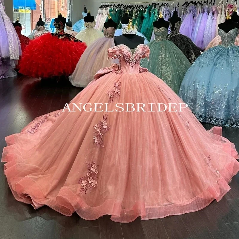 Angelsbridep różowe Quinceanera sukienki z odkrytymi ramionami Vestidos De 15 Años koronki kwiatowe formalne urodziny na imprezę bal sukienka