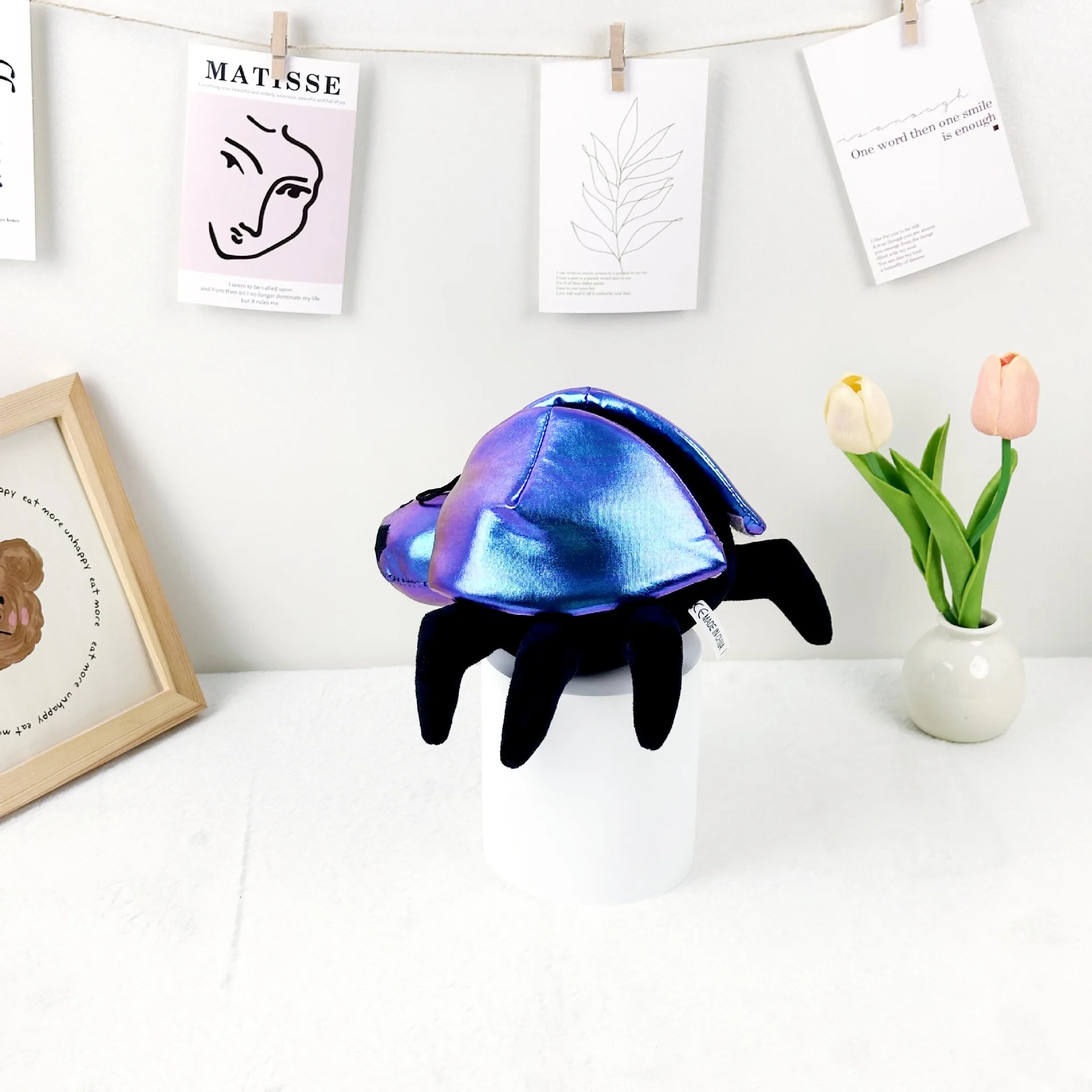 Anime Doug The Bug Beetle muñeco de peluche de juguete 22cm dibujos animados lindo escarabajo suave decoración de la habitación muñeco de peluche para regalo de niño