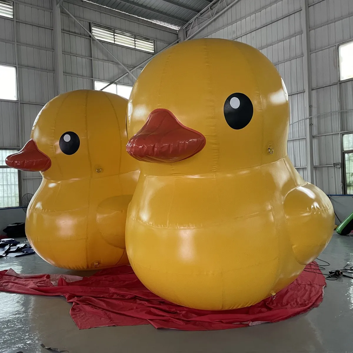 Customized water big yellow duck scenic shopping mall Meichen decoration inflatable cartoon toy inflatable big white goose water