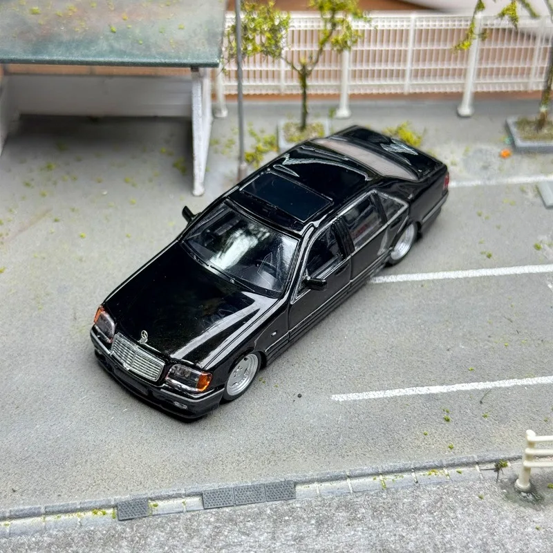 SW 1:64 W140 ダイキャストシミュレーション合金車モデル、男の子のクリスマスプレゼントのおもちゃ、大人のコレクタブルオーナメント。