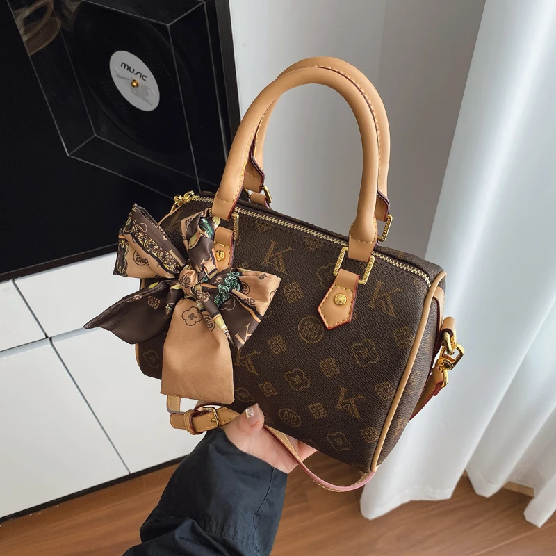 

Luxury Messenger Bag Leather - Crossbody Shoulder for Women Classic Elegant Style with Secure Pockets