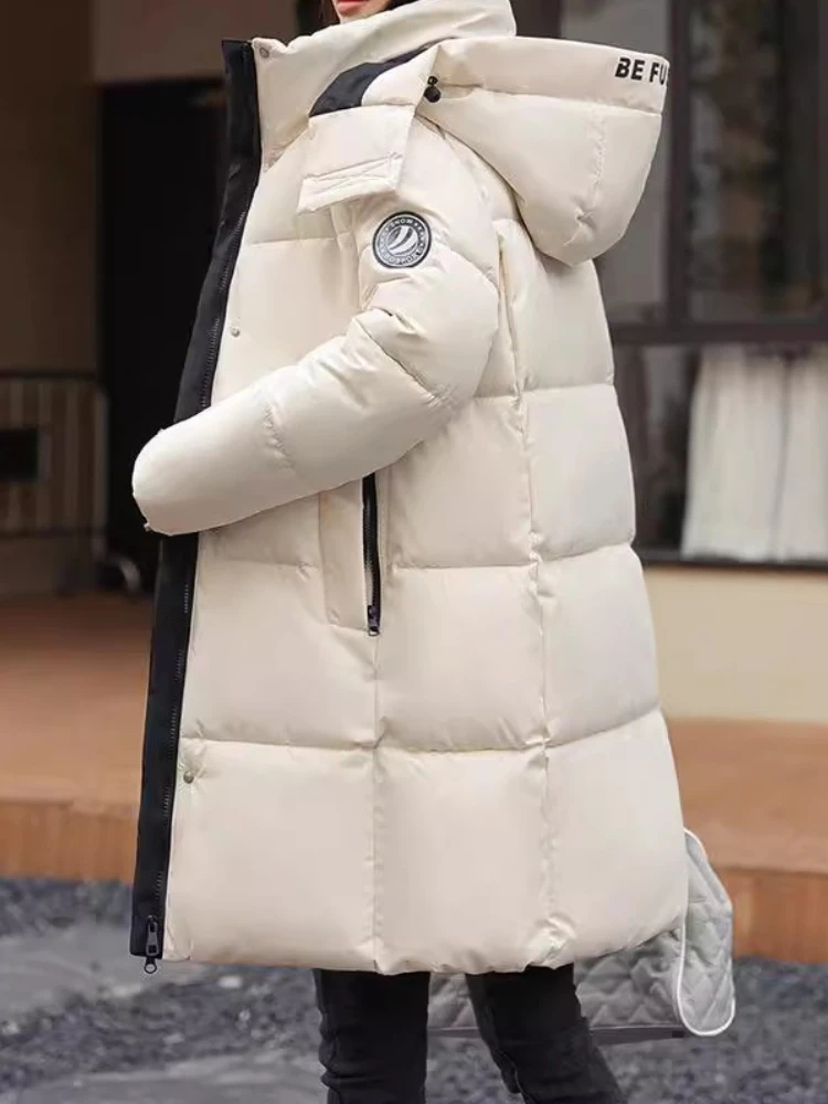 Neu in der Winter-Daunen-Baumwolljacke für Damen, warme, verdickte, mit Baumwolle gefütterte Jacke, koreanische, lockere Parkas in Übergröße, langer Mantel