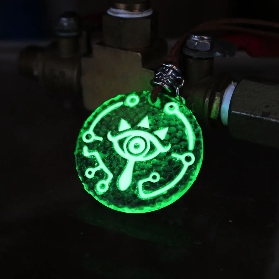 The eyes of The Sheikah Pendant Key Chains Zeldas key ring Glow In The Dark Charming