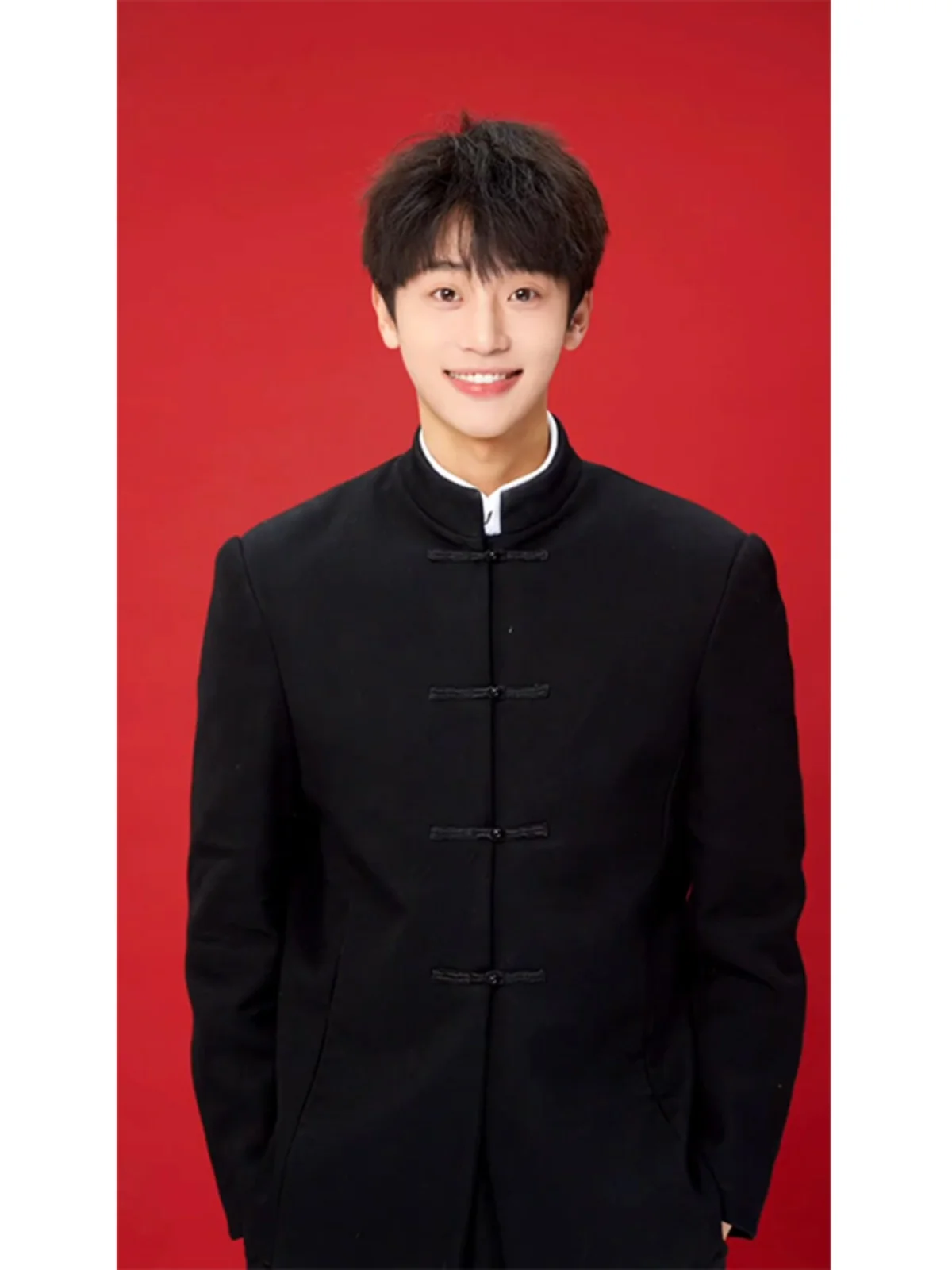 

Новый китайский традиционный костюм Тан (Чжунган) для мужчин: свободный крой, длинный рукав, для свадебных церемоний и фотосессий.