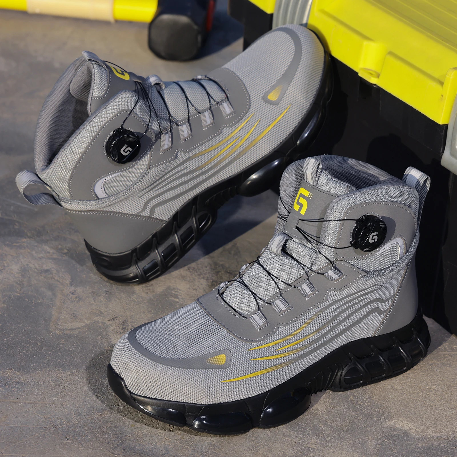 

Мужские рабочие ботинки с функцией защиты от ударов и проколов, подходят для всех сезонов, с подошвой из TPU и легким дизайном.