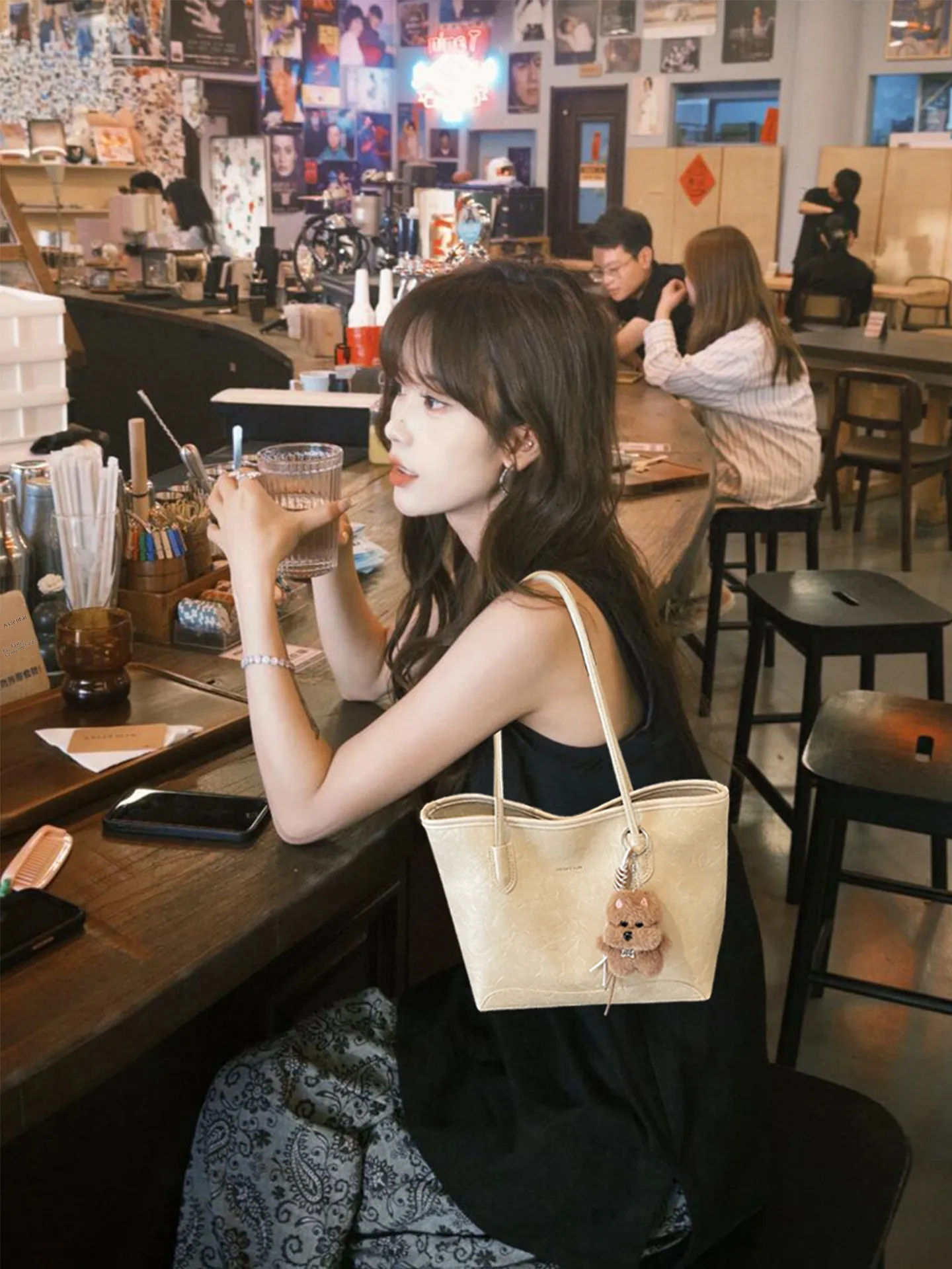 elegante-bolso-tote-blanco-para-mujer-gran-capacidad-de-hombro-sensacion-premium-moderno-minimalista-novedad-2026