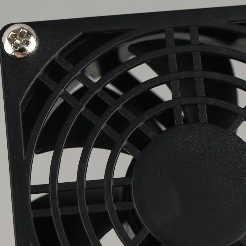 Efficient USB Fish Tank Fan with Variable Speed and Adjustable Angle for Quick Cooling