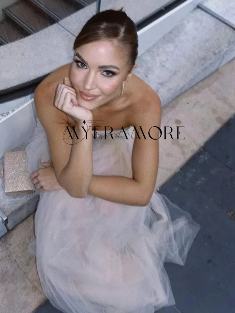 Wunderschöne trägerlose Abendkleider, Tüll, Meerjungfrau, Perlen, Seitenschlitz, Falten, Promi-Abschlussballkleider, individuell gestaltet