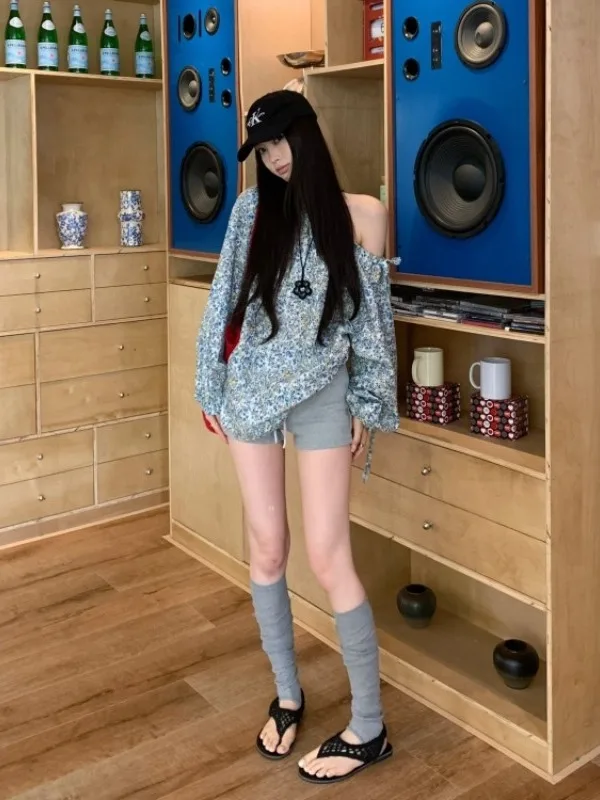 قميص نسائي كوري كلاسيكي مطبوع عليه زهور مكشوف الأكتاف فضفاض بأكمام طويلة قميص تنحيف أوائل الخريف بلوزة غير رسمية بأكمام فقاعية