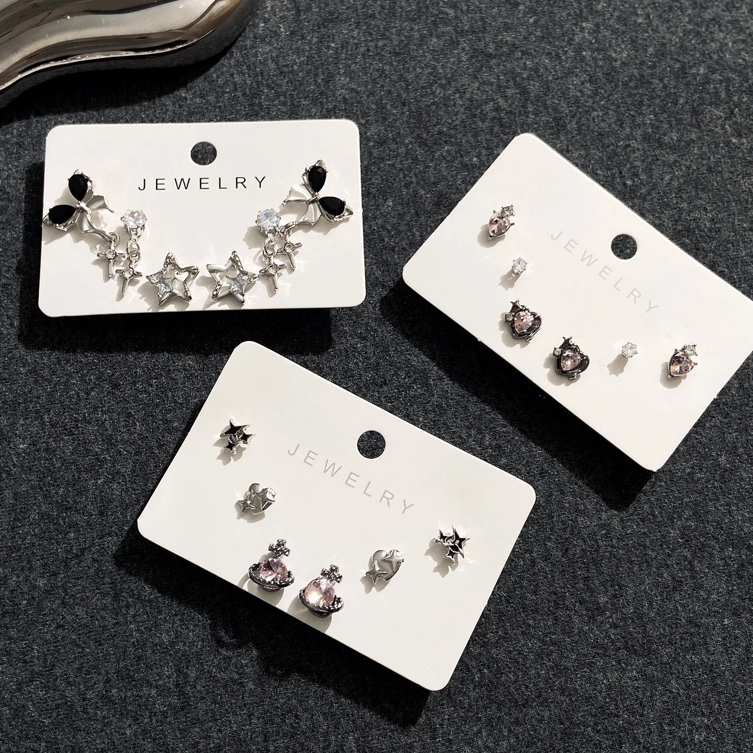 

3 Pairs Eroupean American Fashion Black Butterfly Star Planet Shape Earrings For Women Sweet Versatile Exquisite Jewelry Gifts