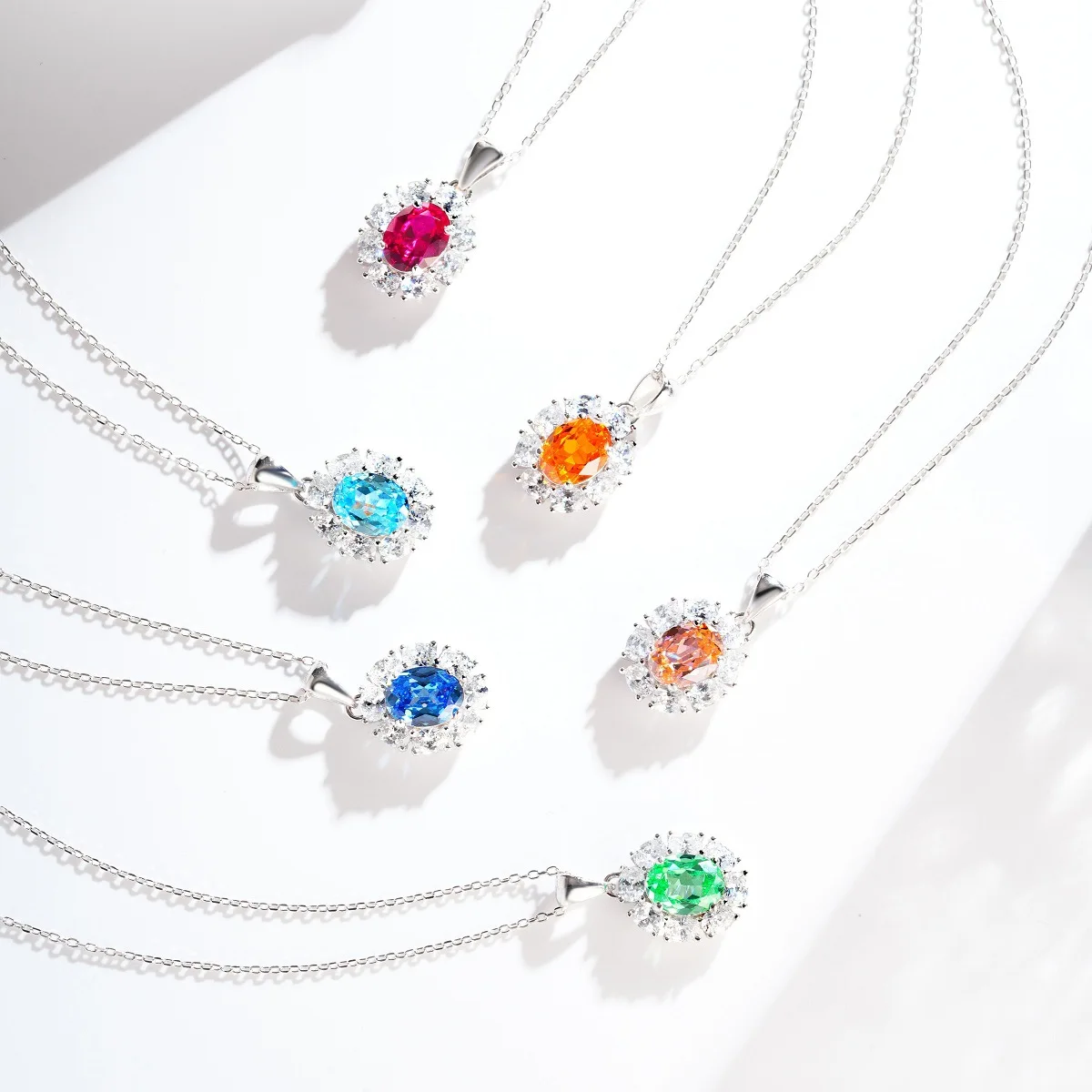 

PT950 platinum necklace - female pigeon design with FENDA zirconium stones