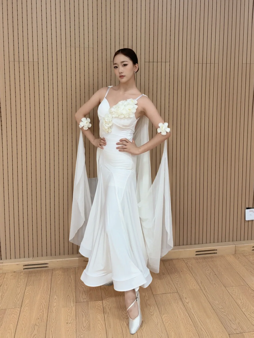 2026 New Waltz Ballroom Dance Costumes Competition Dress For Women White Fishbone Dress National Standard Dance Clothes DN23939