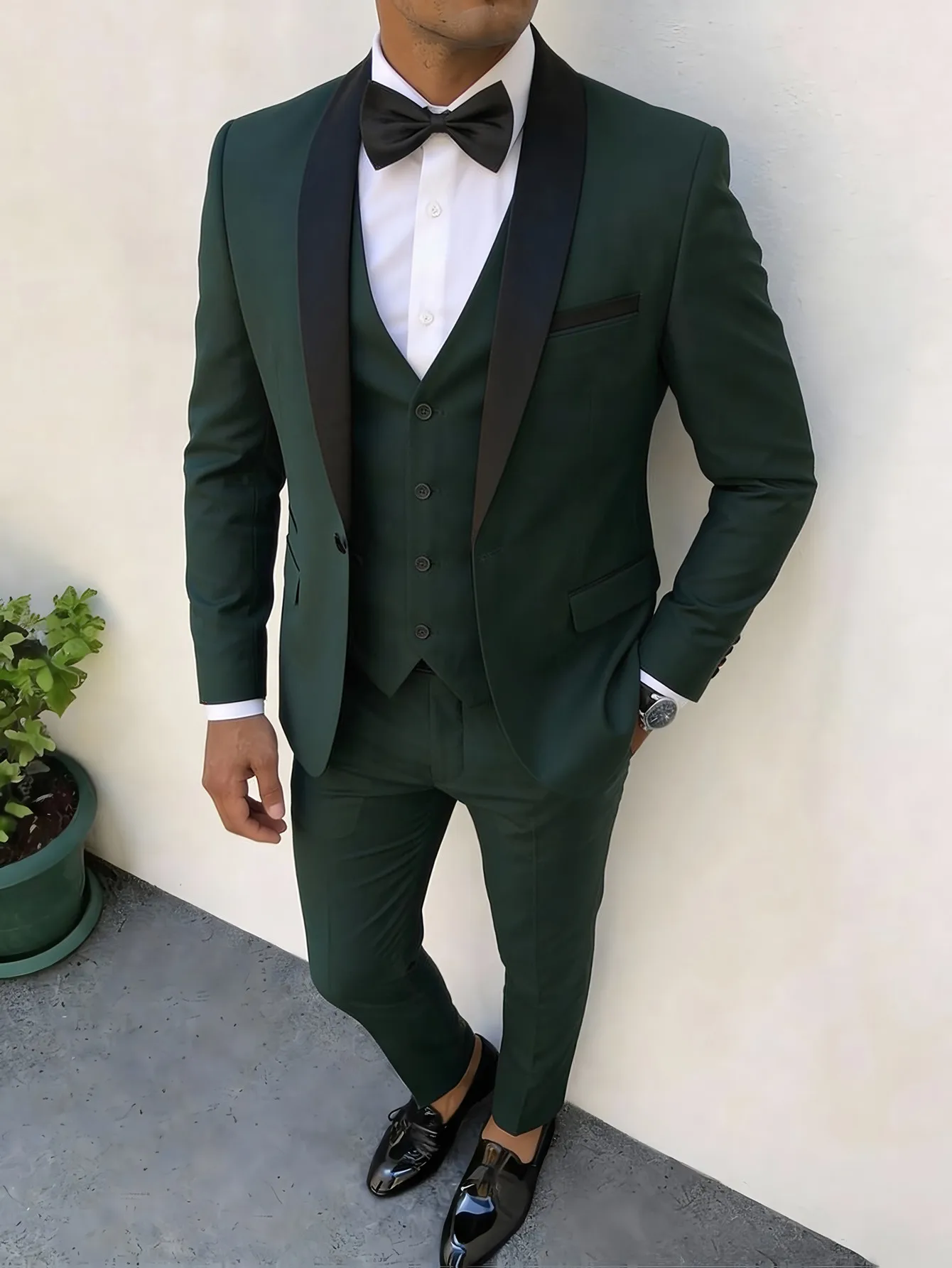 

Новый мужской костюм с приталенным силуэтом и отложным воротником, однобортный, 3 предмета: пиджак, брюки и жилет, для деловых встреч и торжественных мероприятий