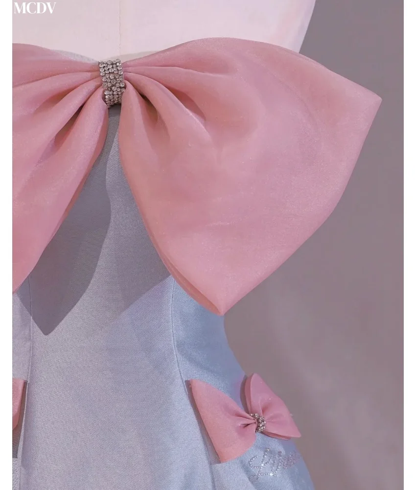 فستان سهرة مخصص رشيق من الساتان على شكل حرف a كريستال ثلاثي الأبعاد بفيونكة رقيقة بدون حمالات بدون أكمام بطول الأرض فساتين مناسبة مخصصة