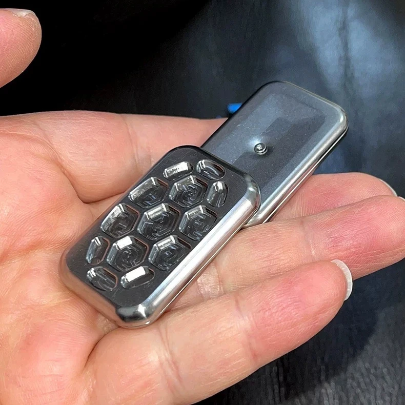 Used edc Unlimited push card EDC, turtle honeycomb carving, titanium alloy decompression toy
