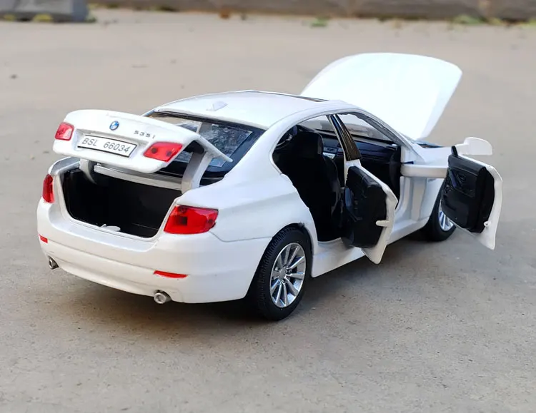 Maquette De Voiture Welly 1:24 - BMW Série 5 535i En Métal Moulé Sous Pression - Avec Effets Son Et Lumière - Neuf, 2023