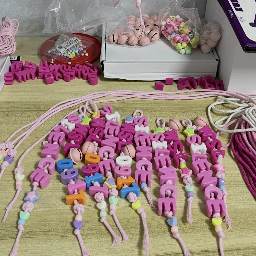 20 Stück Rosa Acryl-Perlen mit Großer Öffnung, DIY-Buchstabenperlen für Halsketten, Armbänder, Handyketten, Taschenanhänger, Schmuckzubehör – Detail 5