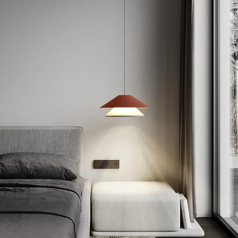 2026 الحديثة السرير قلادة ضوء كريم نمط غرفة نوم شنقا الثريا لغرفة الطعام الشمال ديكور المنزل رفع LED مصباح