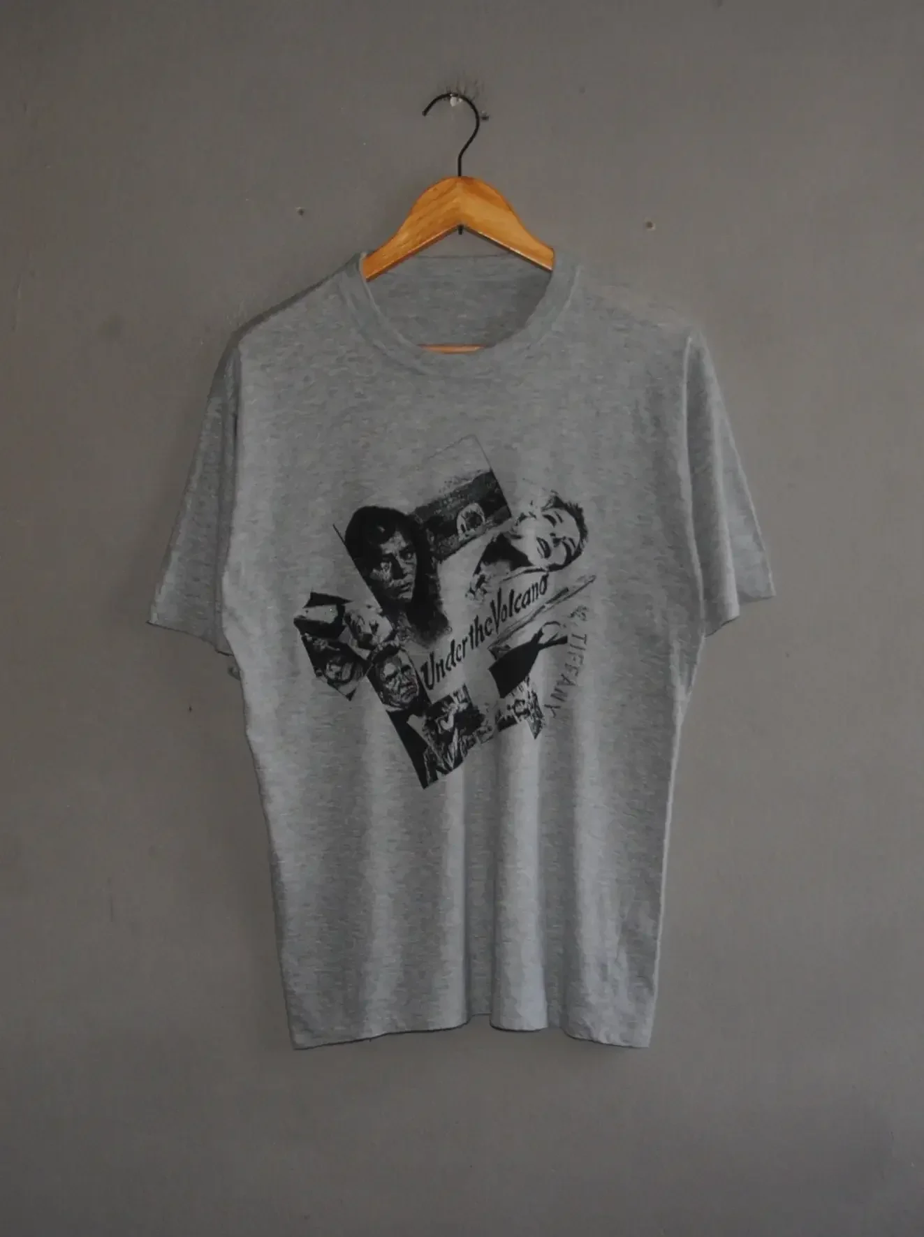 Vintage 80s Under The Volcano Movie T shirt size Large 1980s Albert Finney film Malcolm Lowry Novel promo heathered grey tee