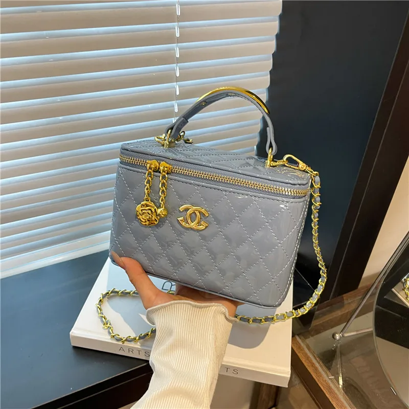 Torebka damska 2025, błyszcząca, pikowana, na łańcuszku, elegancka torebka typu box, torebka na ramię z górnym uchwytem.