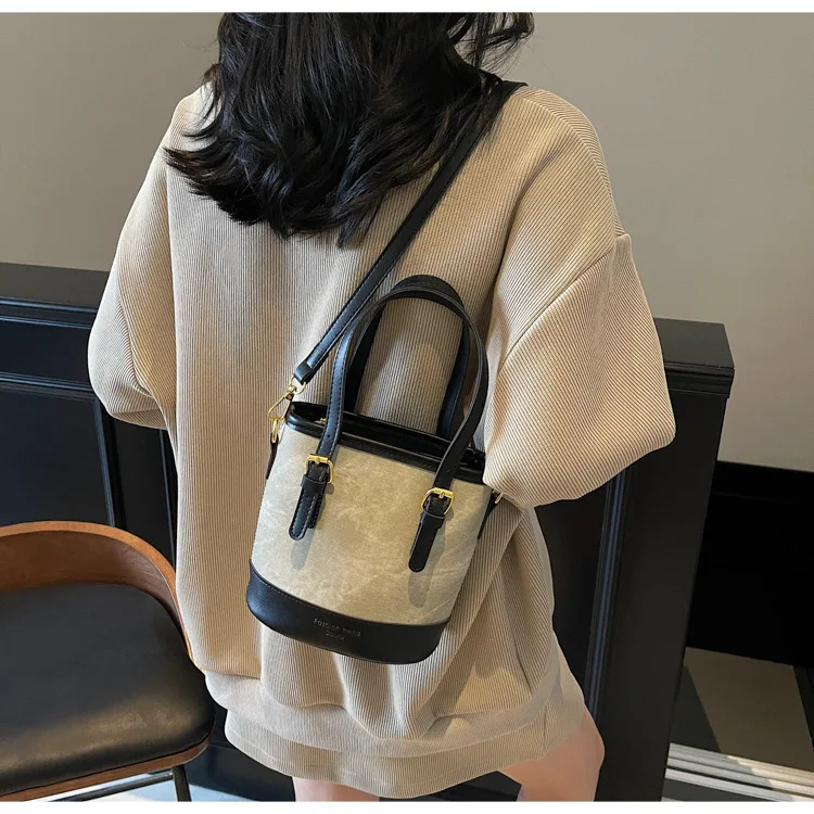 

Retro Handbag Bag Women's New Shoulder Bag Commuter Messenger Bag Fashionable and Versatile