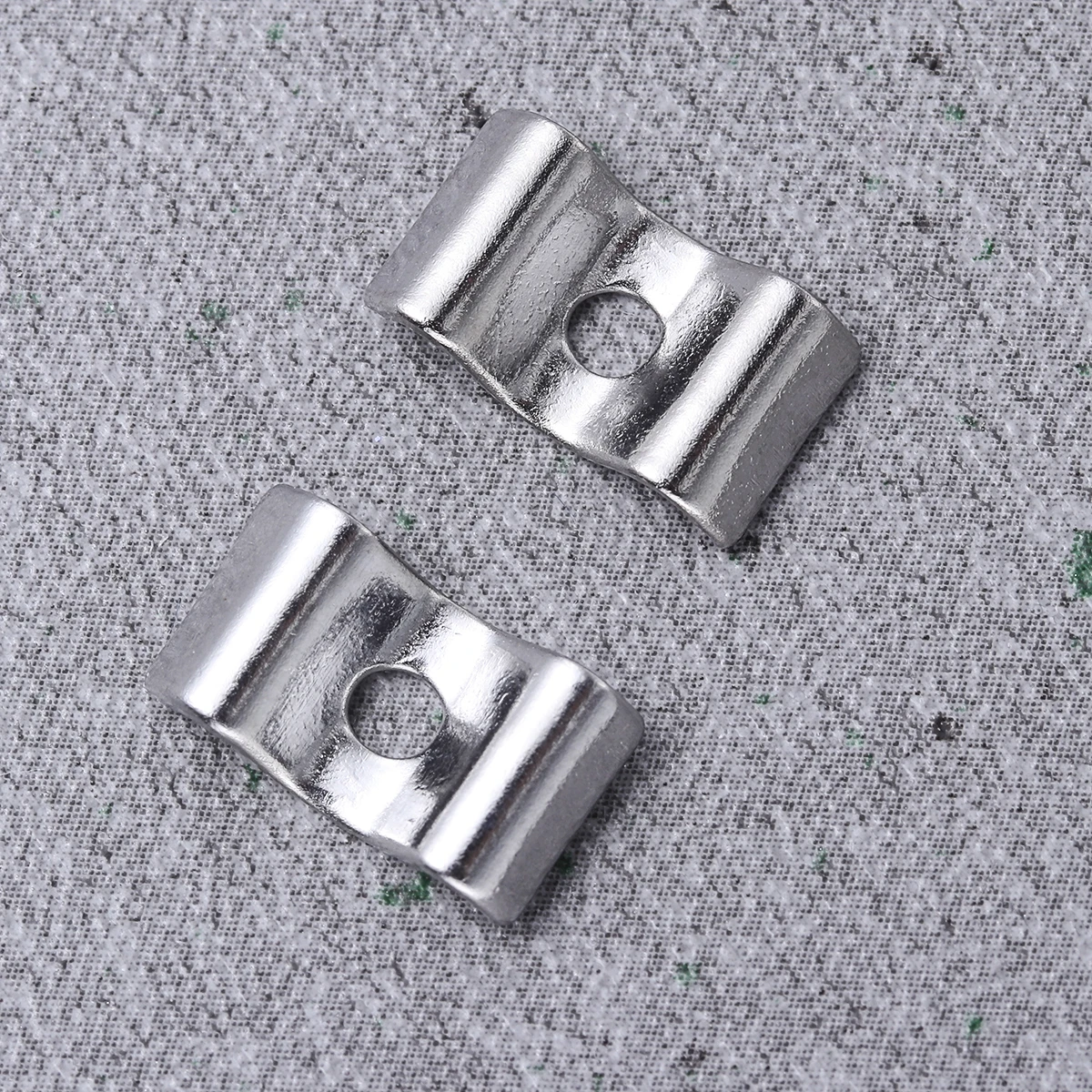 

4 Sets of Electric Guitar Head Pressure Chord Button Stable String Buckle Lock String Buckle Lead String Device (Silver)