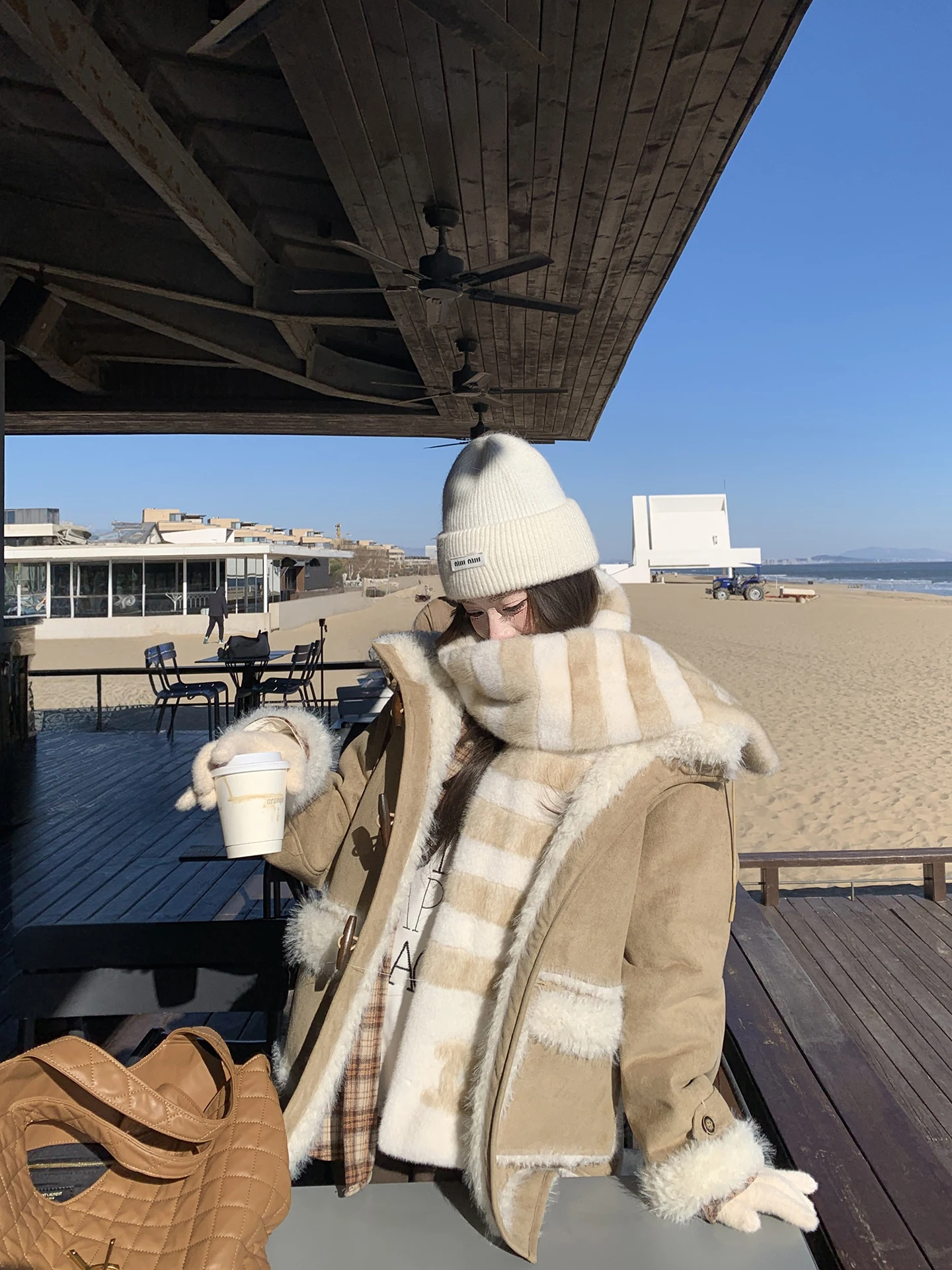 

Женская замшевая куртка Aviva on Earth с искусственным мехом, утепленная, на подкладке, в стиле барн-котт, дизайн Токио, с карманом-кенгуру, на молнии