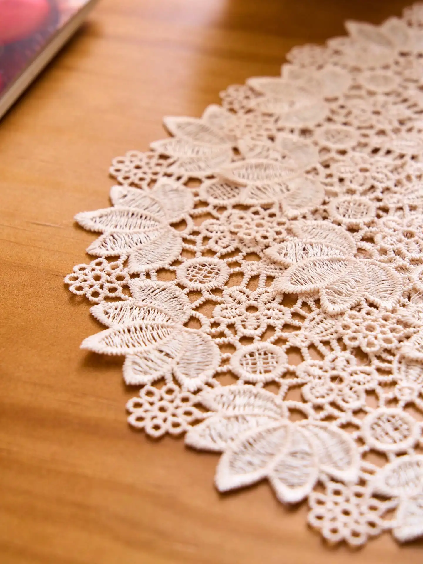 1/2/4/6pcs Ditsy Floral Embroidered Solid Color Round Placemats, Bohemian Style Kitchen Decor, Dining Table Mats, Coasters view 4