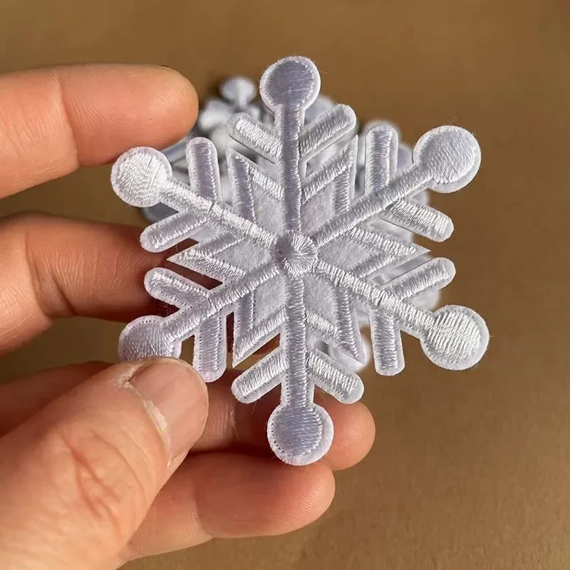 10PC/6.5CM Snowflake Appliques Christmas Decoration,Clothing Patch Thermocollants,White Flowers Iron On Embroidered Patches