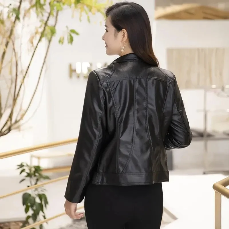 جديد بسيط بولي Leather سترة جلدية المرأة 2025 ربيع الخريف جديد التلبيب معطف سستة منتصف العمر الجلود أبلى معطف الإناث الكورية