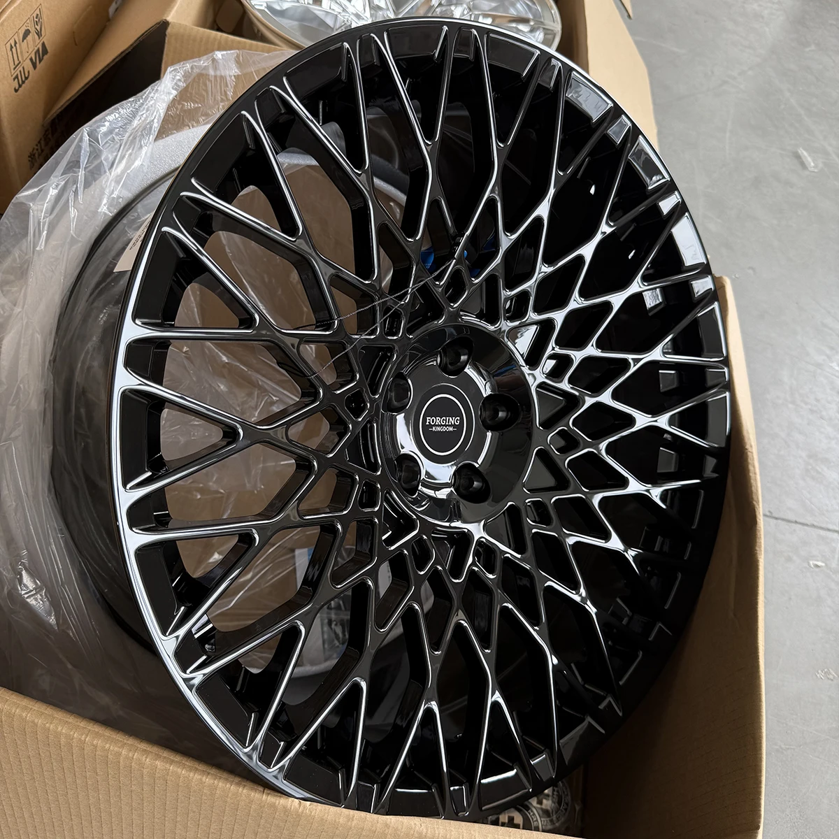 

Новые высокопроизводительные ультралегкие кованые диски из сплава | Многоспицевая конструкция для гоночных спорткаров, готовая к использованию на треке | 40 мм 25 мм