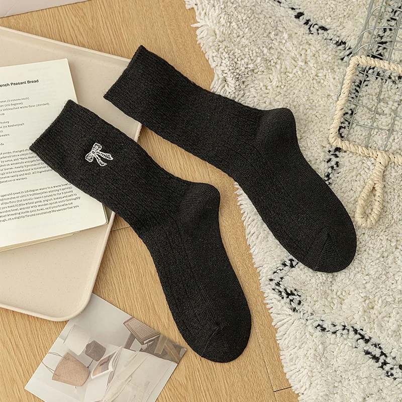 1/6 زوج من الجوارب النسائية لخريف وشتاء سميكة ودافئة من الصوف متوسطة الأنبوبة تمتص العرق ومقاومة للرائحة، جوارب كاجوال بسيطة ومريحة #5
