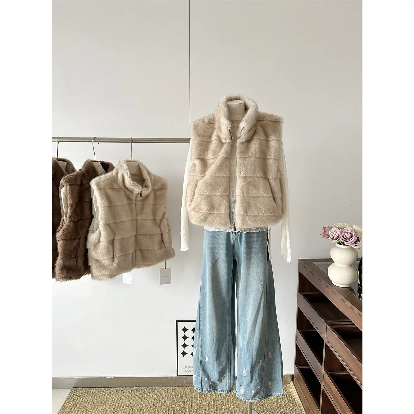 

Жилет женский из искусственного меха с воротником-стойкой в стиле ретро, осенне-зимний, теплый, на молнии, из других материалов, 00%