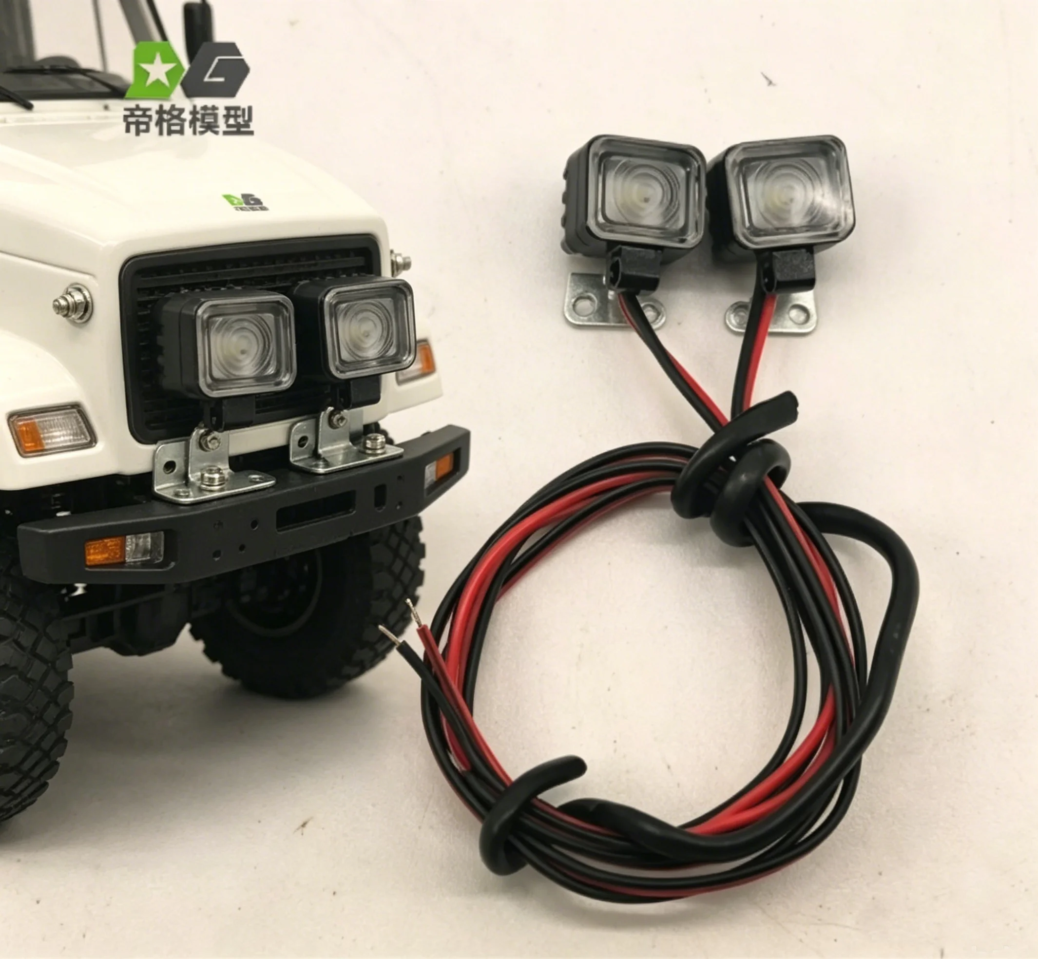 

RC 1/14 1Pair Aluminum Alloy LED Lighting Spotlight Position Light for Tamiya Dump Truck for Scania Man Volvo Tripper DIY Parts