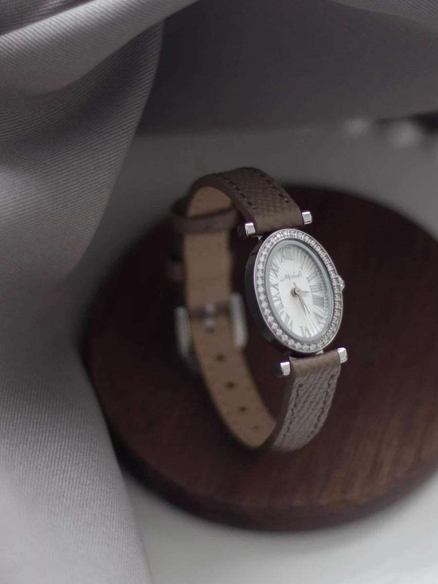 Light Luxury Temperament Niche Lychee Pattern Leather Strap Fashionable Retro Ins Wind Diamond New Watch Women